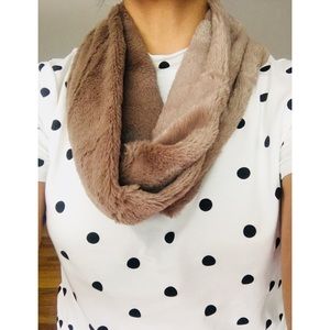 🧣NWOT Brown Super Soft Infinity Scarf🧣